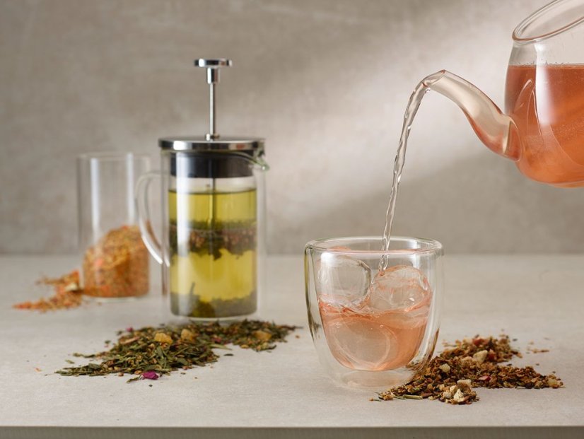 Čajová Ovocná Směs Jahodový polibek s jahodovou příchutí Ochucený studený čaj 100g